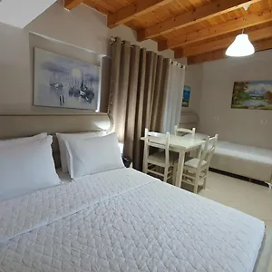 Alvin & Hotel Sarandë