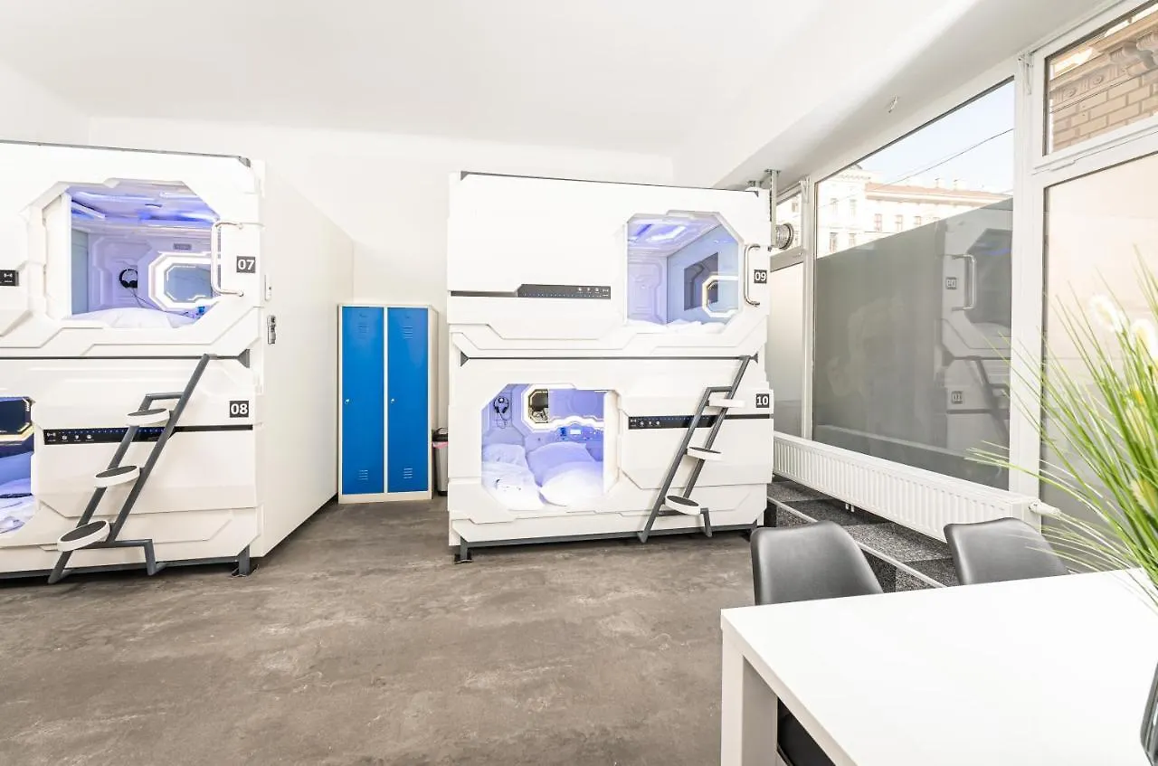 Kapselhotell Space Home Apartment - City Hall Wien